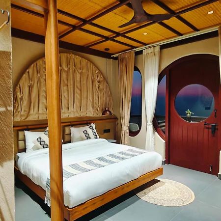 Himalayan Hobbit House Hotel Алмора Екстериор снимка