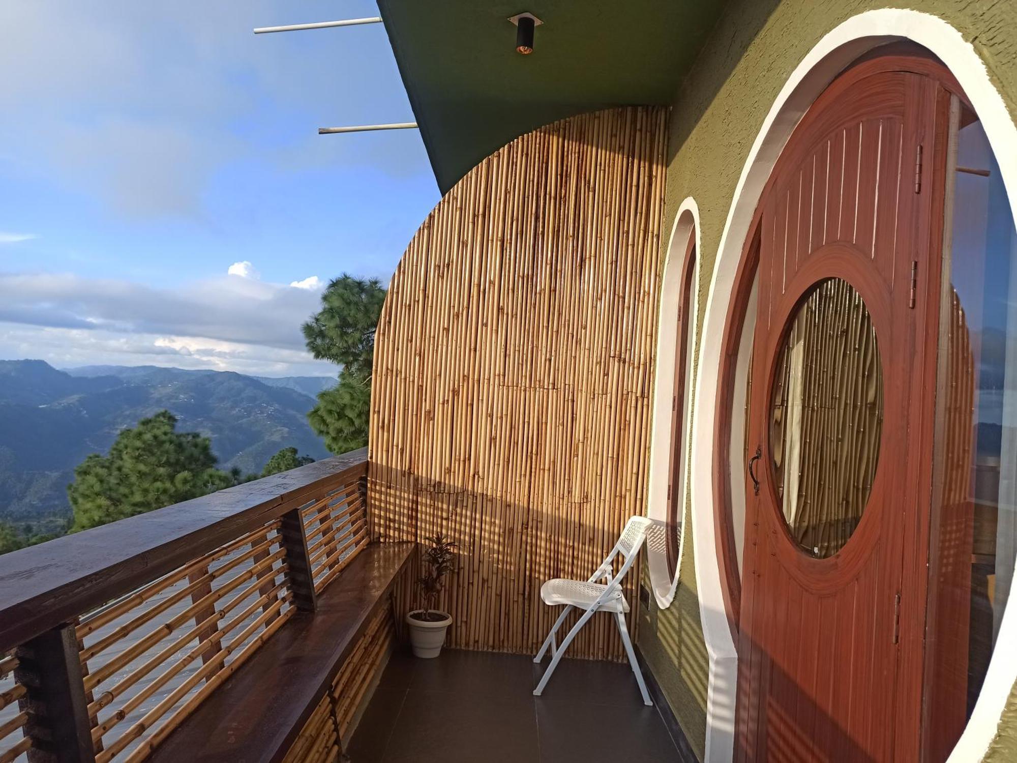 Himalayan Hobbit House Hotel Алмора Екстериор снимка