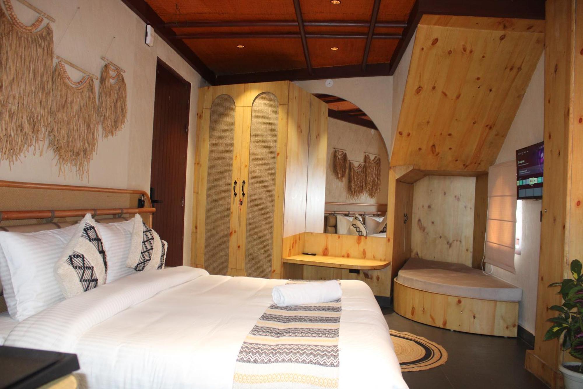 Himalayan Hobbit House Hotel Алмора Екстериор снимка