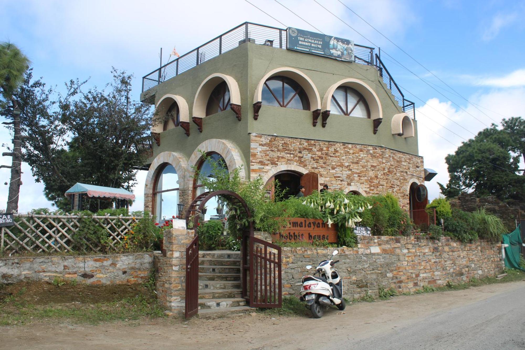 Himalayan Hobbit House Hotel Алмора Екстериор снимка