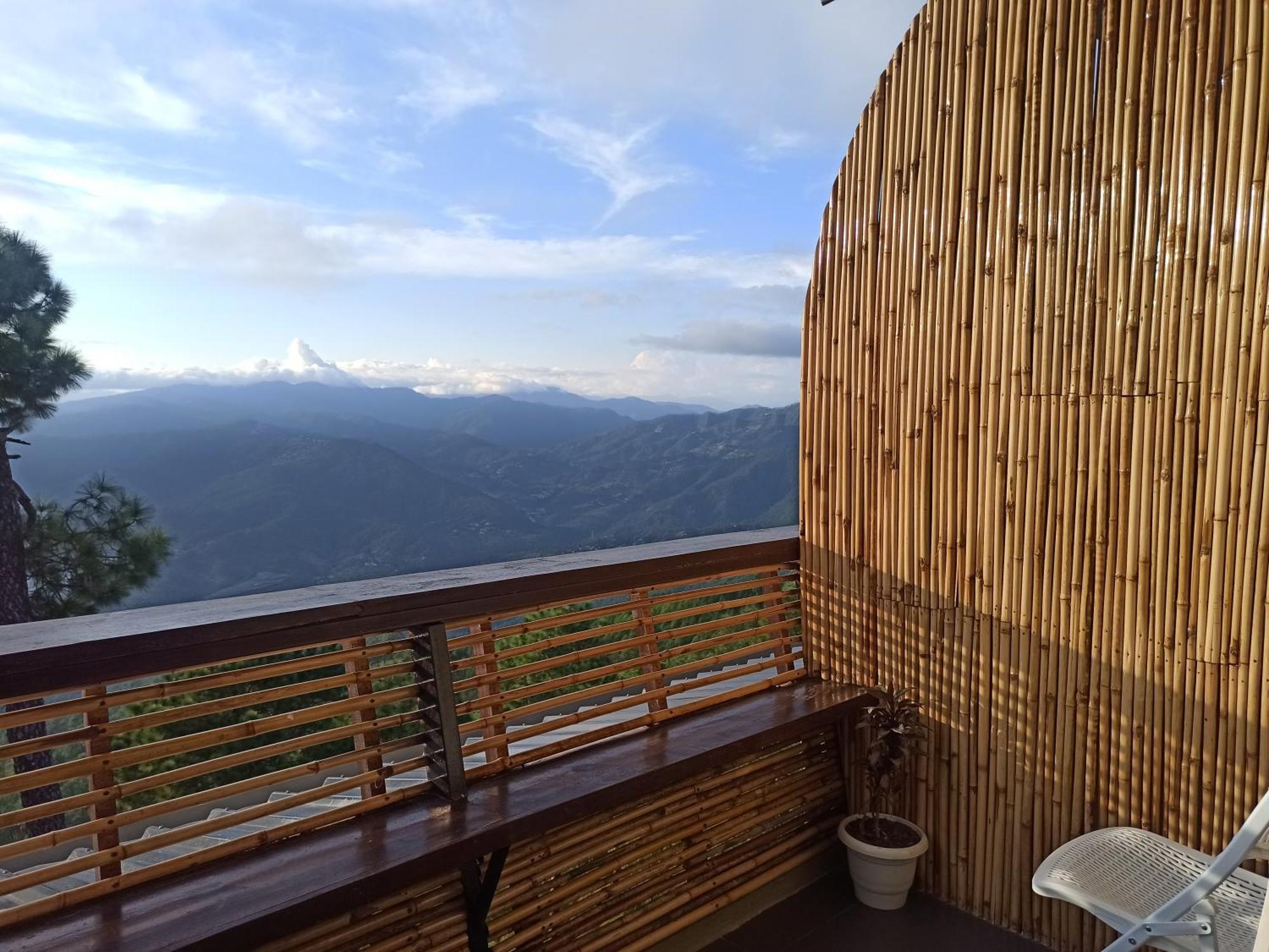 Himalayan Hobbit House Hotel Алмора Екстериор снимка