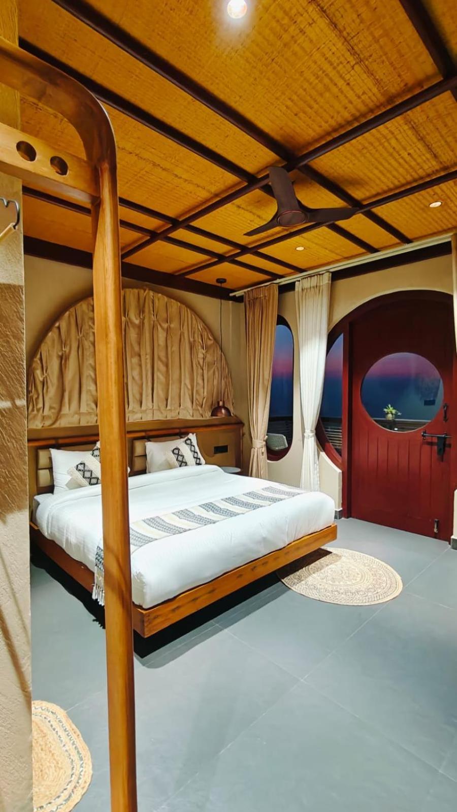 Himalayan Hobbit House Hotel Алмора Екстериор снимка
